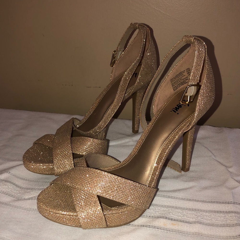 Gold heels, size 7